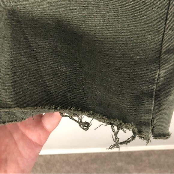 Levi's Cargo Green Denim 550 Shorts Size 6 Petite - Picture 9 of 14
